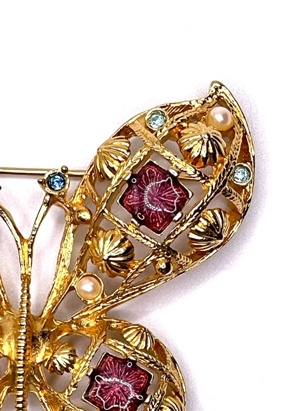 Vintage Avon Signed 70's 80's Gold Tone Butterfly Pin brooch